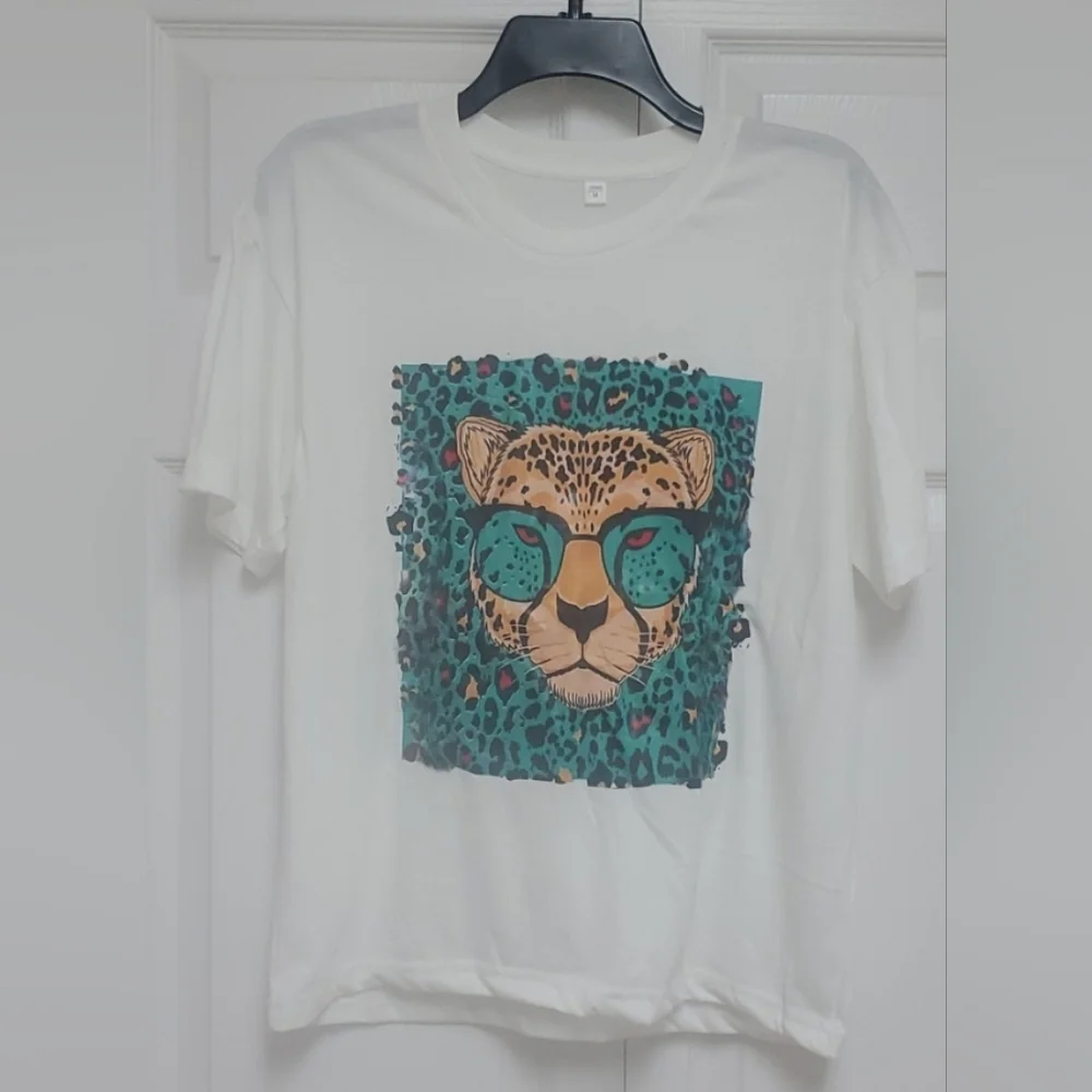 Leopard Print Graphic Tee - Picture 8 of 13